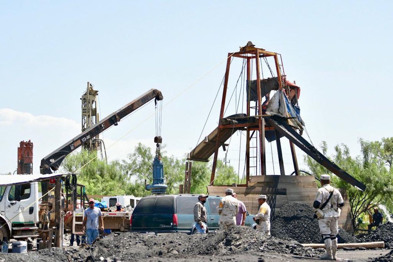 Despliegan 383 elementos y 19 bombas de agua para rescate de mineros atrapados en Sabinas
