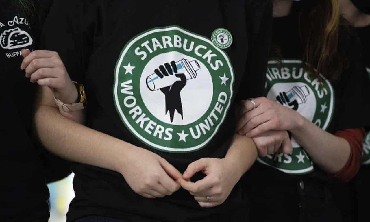 Trabajadores de Starbucks realizan huelgas en al menos 17 estados en medio de la campaña sindical