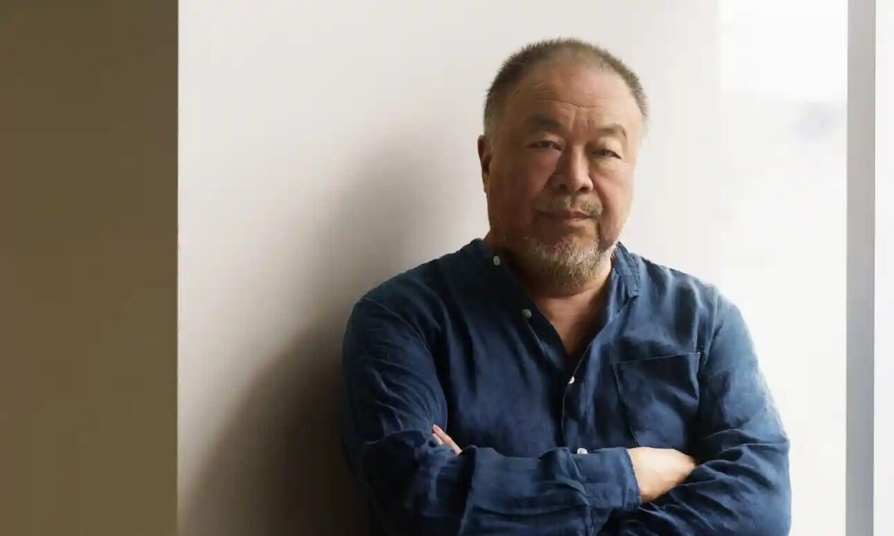 Ai Weiwei dice que su madre, de 90 años, le desaconseja volver a China