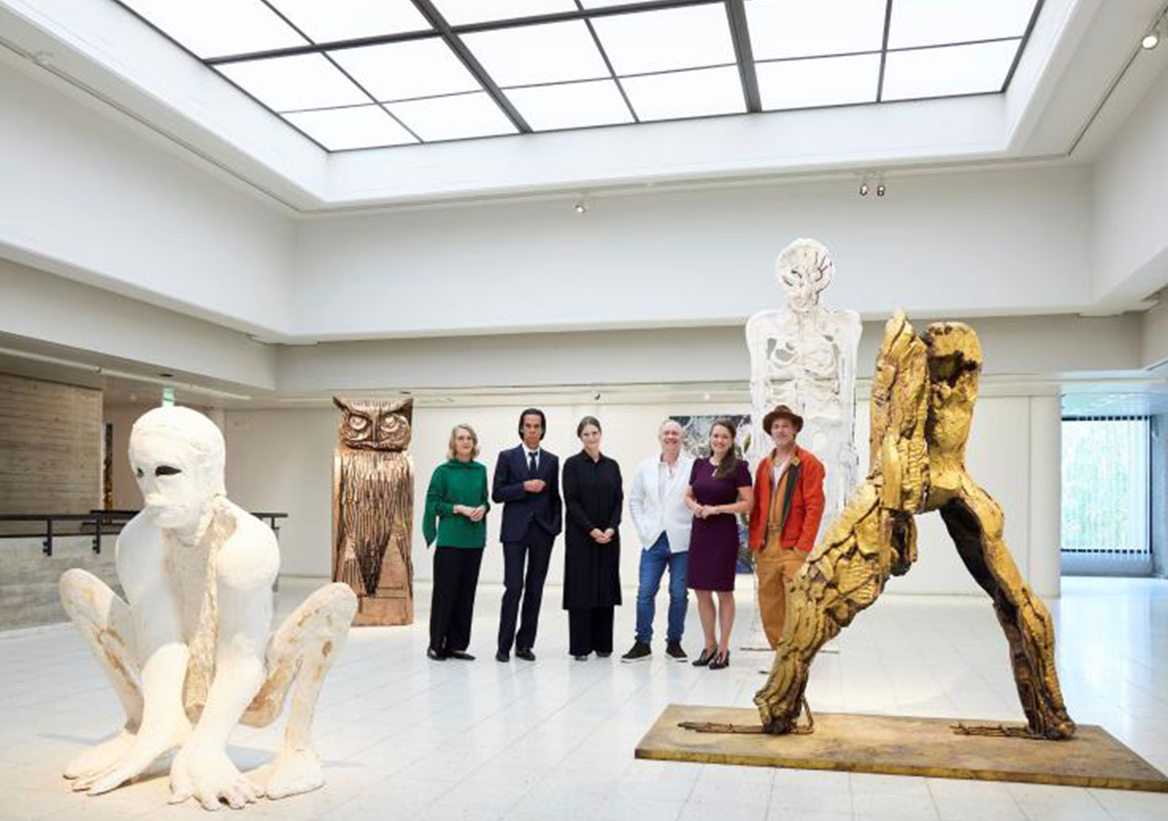 Brad Pitt debuta como escultor con exposición en museo de Finlandia