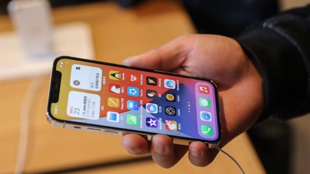 La Unión Europea podría retirar del mercado el iPhone 12 tras la decisión de Francia