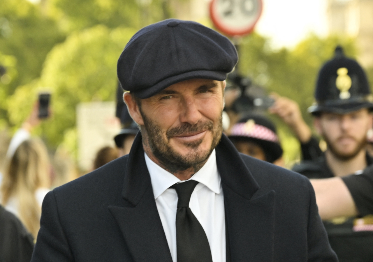 David Beckham se forma por 12 horas para rendir tributo a la reina Isabel II