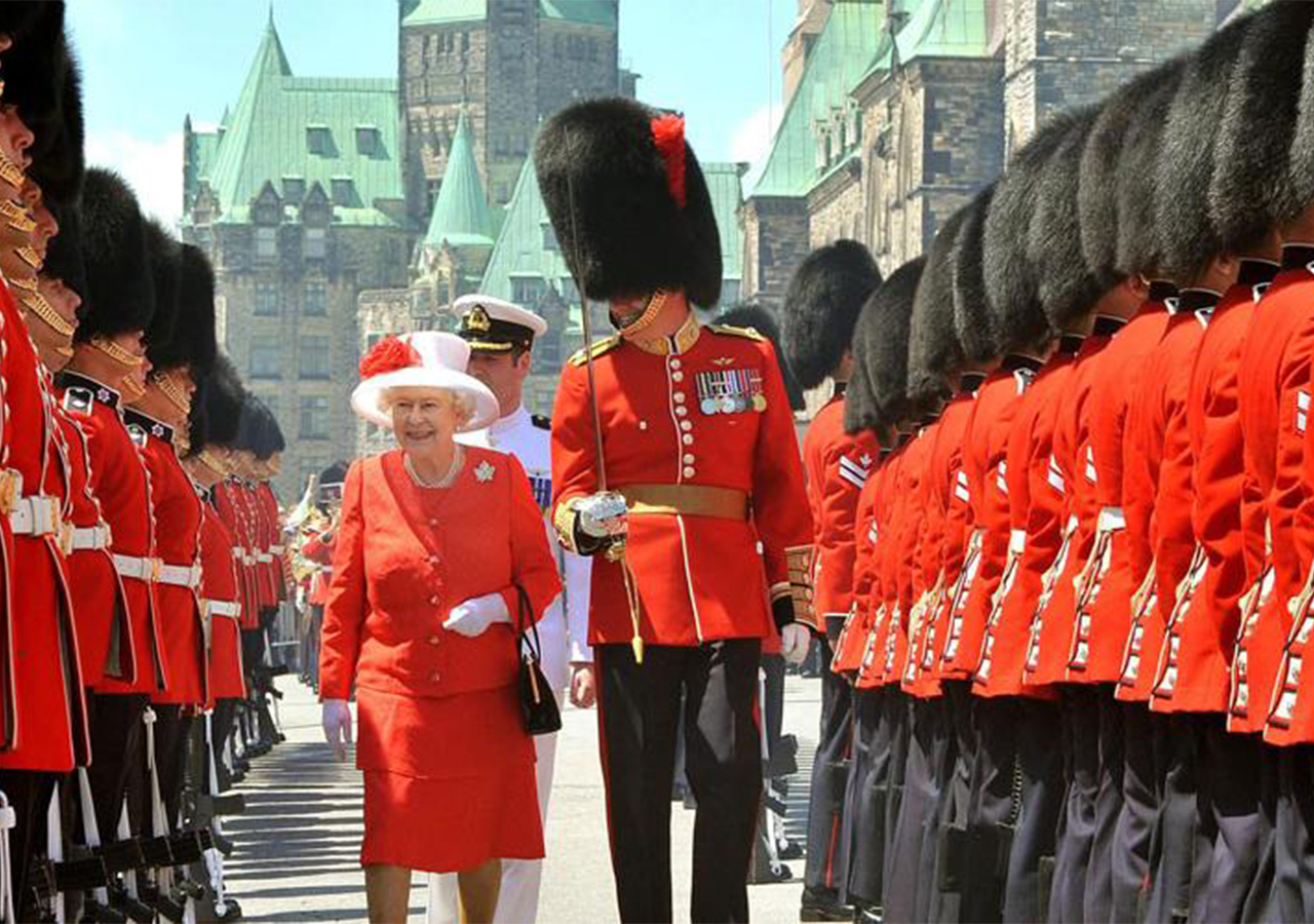 La reina Isabel II envía condolencias a Canadá por el atentado de Saskatchewan