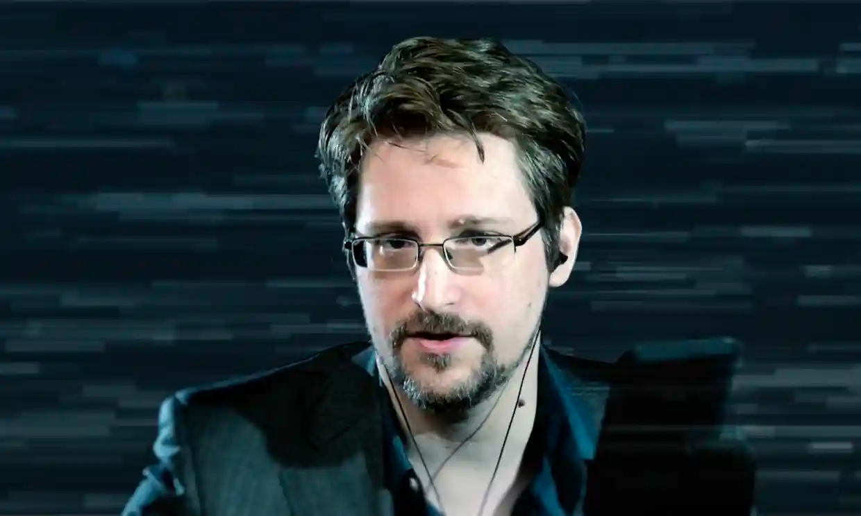 Putin otorga la ciudadanía rusa al informante estadounidense Edward Snowden