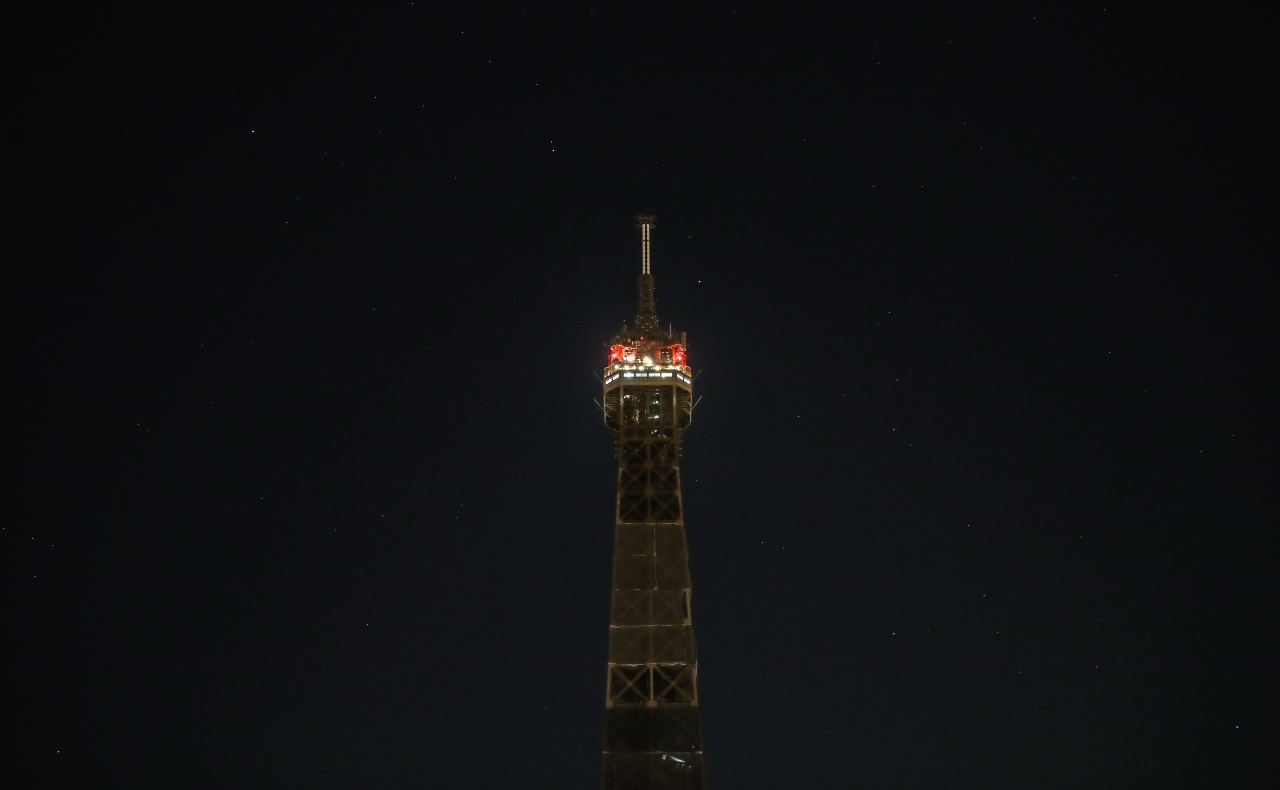 La Torre Eiffel y más monumentos apagarán temprano las luces para ahorrar energía