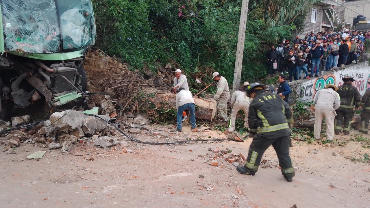 Al menos 37 lesionados por choque de camión en la carretera México-Cuernavaca