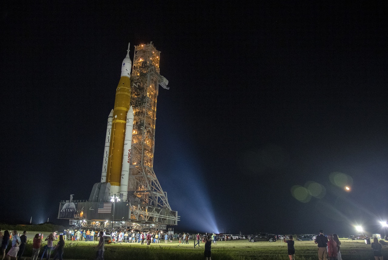 La NASA regresa al hangar el cohete de Artemis I y pone en riesgo el lanzamiento