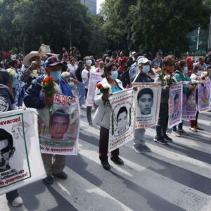 Ayotzinapa: Marchan a 8 años de la desaparición de los 43 normalistas