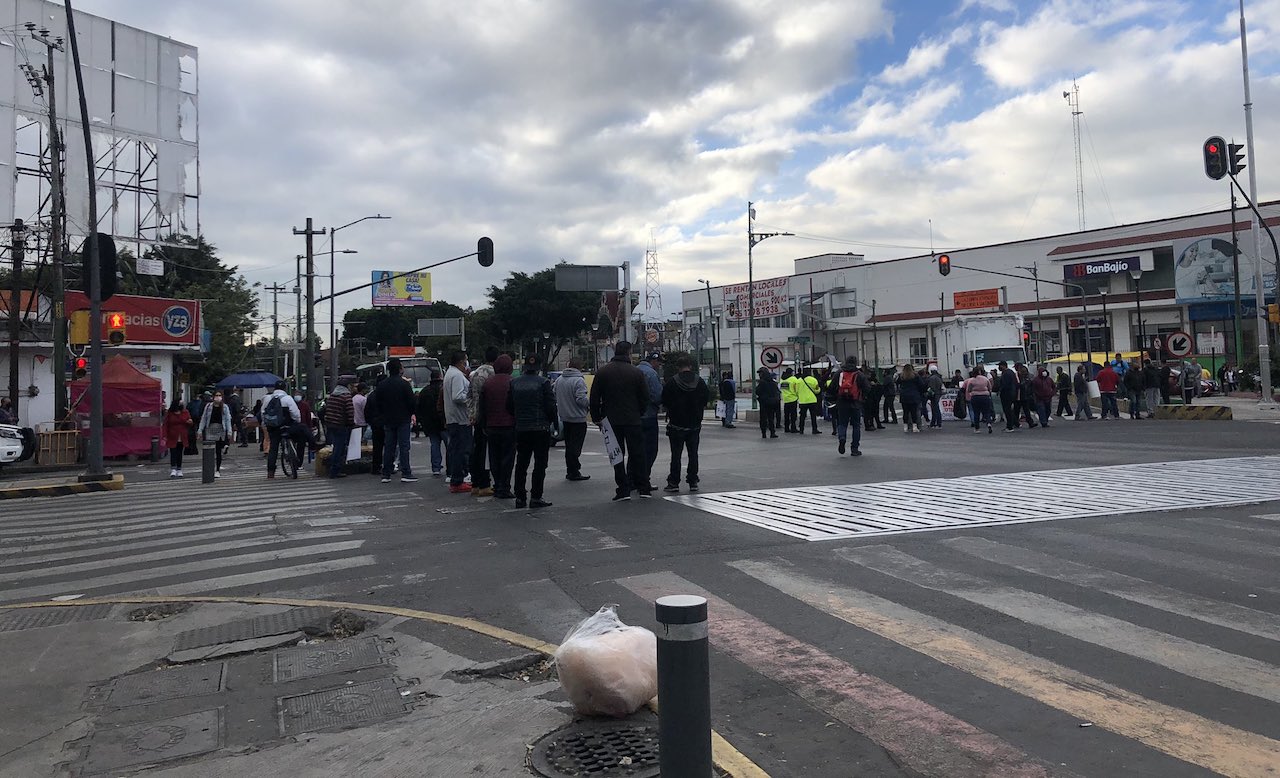 Protesta de vecinos cierra la Ermita Iztapalapa y Rojo Gómez