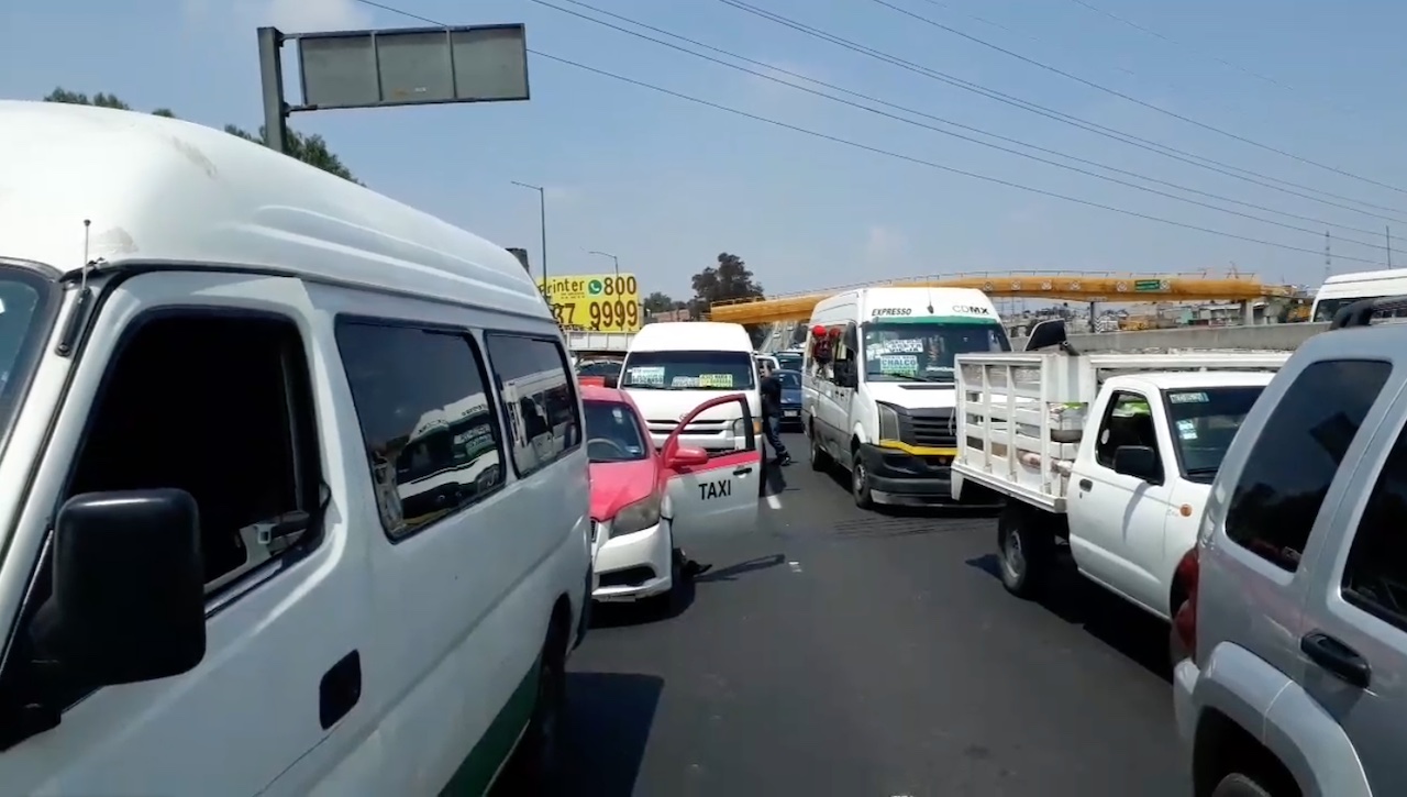 Bloqueo en la México-Puebla: Vecinos de Iztapalapa cierran carril lateral a CDMX