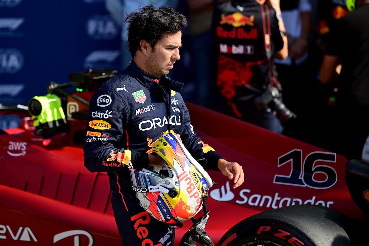 Max Verstappen se impone en el Gran Premio de Italia; ‘Checo’ Pérez queda sin podio