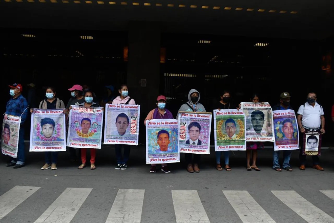 ONG lamenta filtraciones del caso Ayotzinapa y Encinas exige a FGR investigar