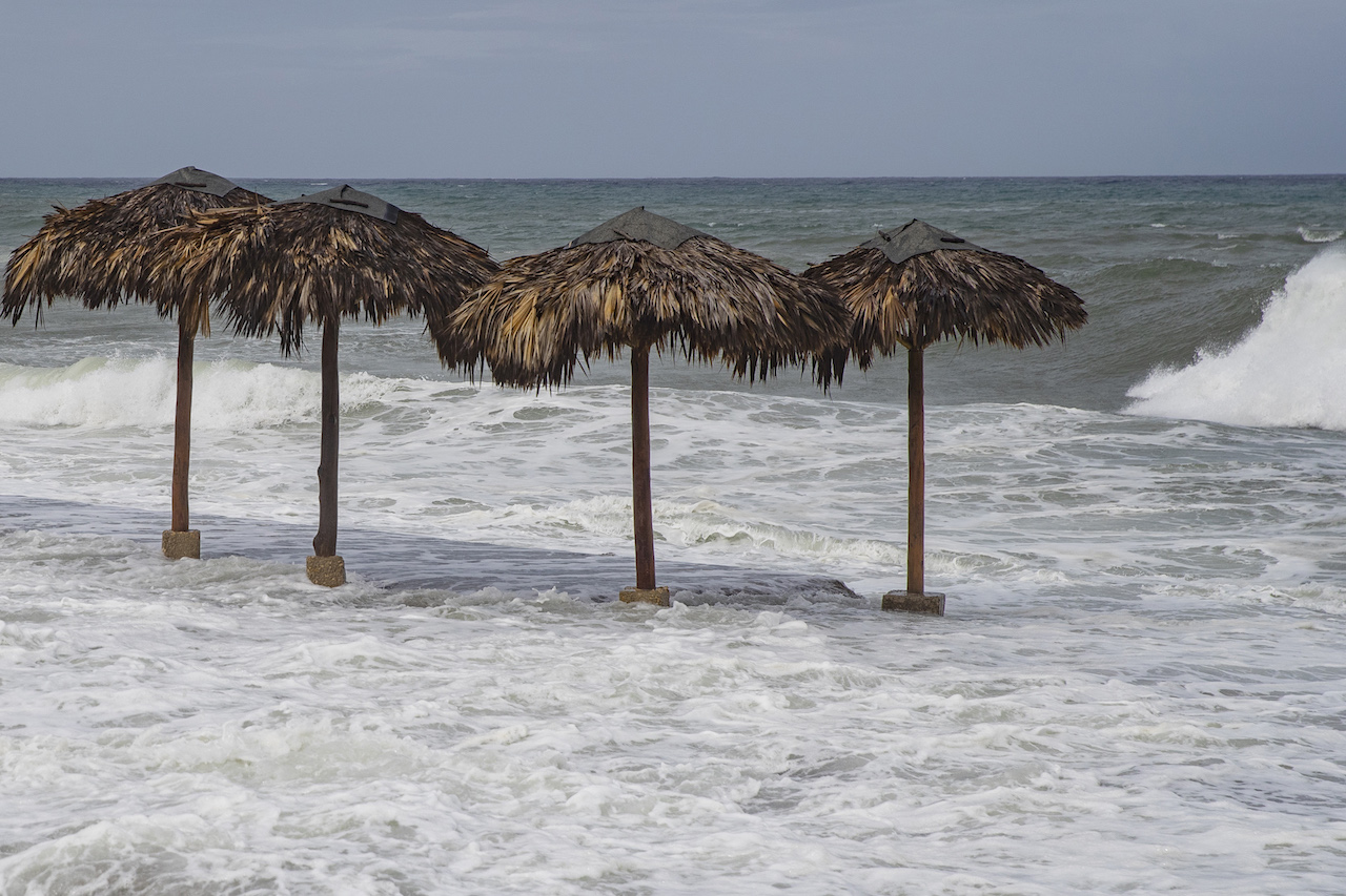 Rescatan a 3 de los 23 cubanos desaparecidos tras naufragio provocado por ‘Ian’
