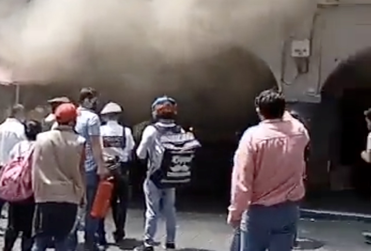 Restaurante se incendia en el centro de Cuernavaca, Morelos