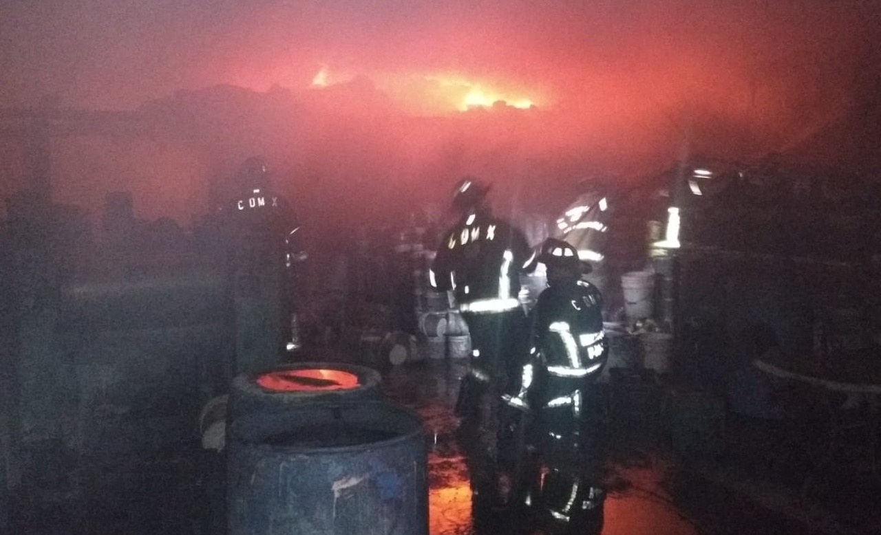 Incendios movilizan a bomberos en varios puntos de Iztapalapa