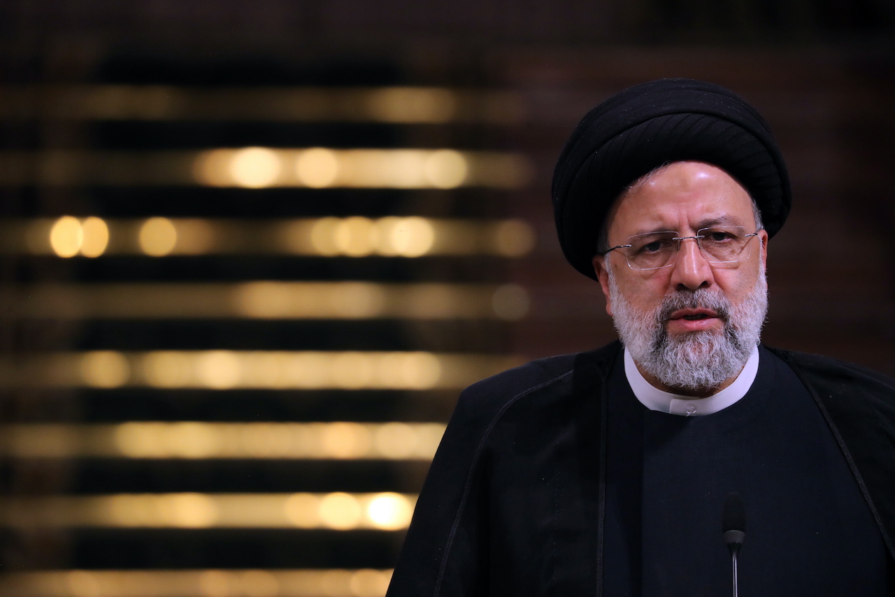 Presidente de Irán niega entrevista a periodista de CNN que no usó velo