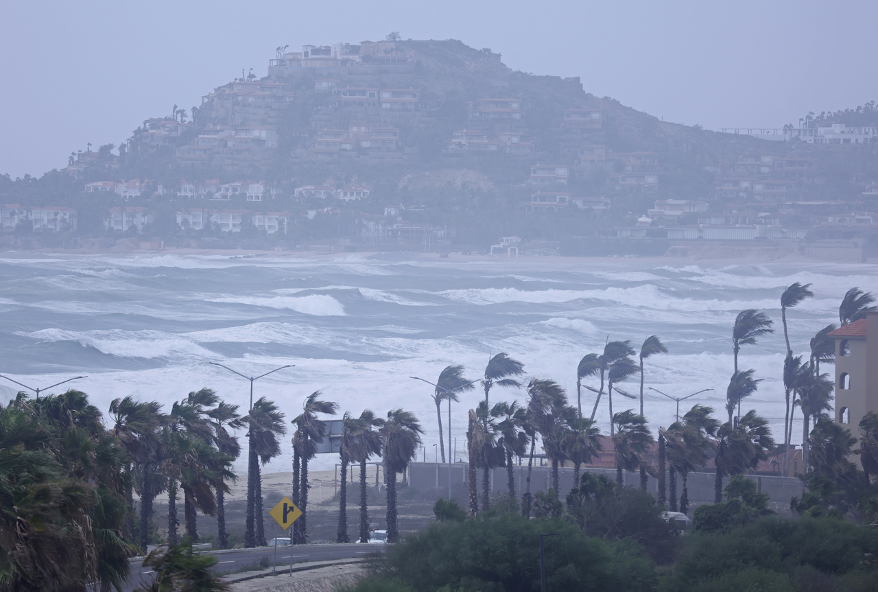 El huracán ‘Kay’ baja a categoría 1, pero seguirán las fuertes lluvias