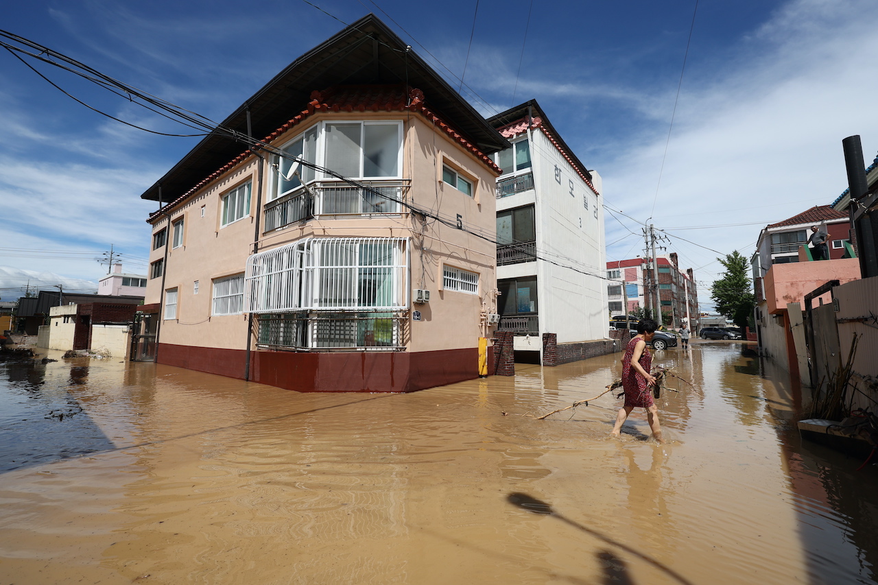 El tifón Hinnamnor deja dos muertos y severas inundaciones en Corea del Sur