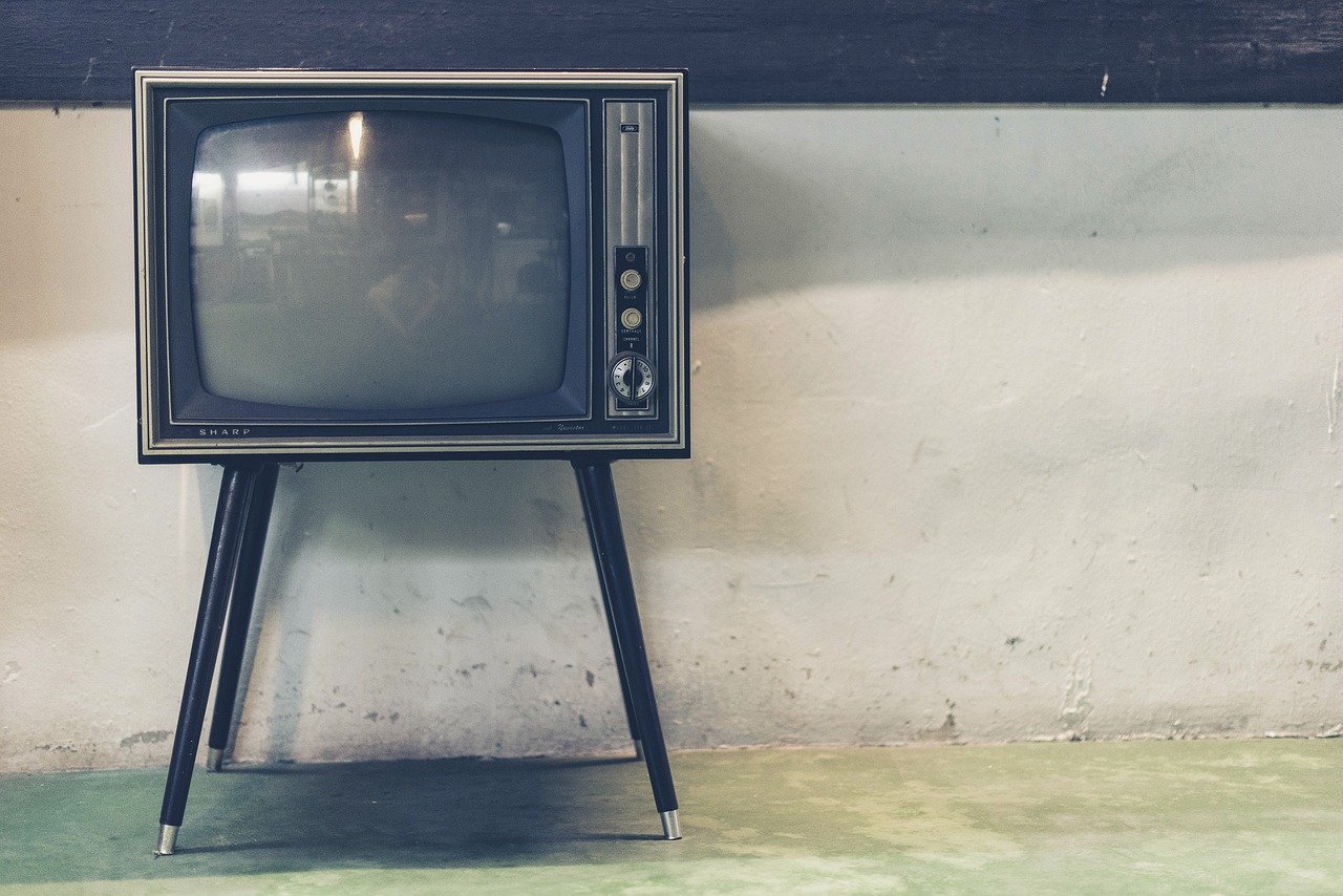 Televisoras vs derechos de audiencias: anuncios disfrazados de información
