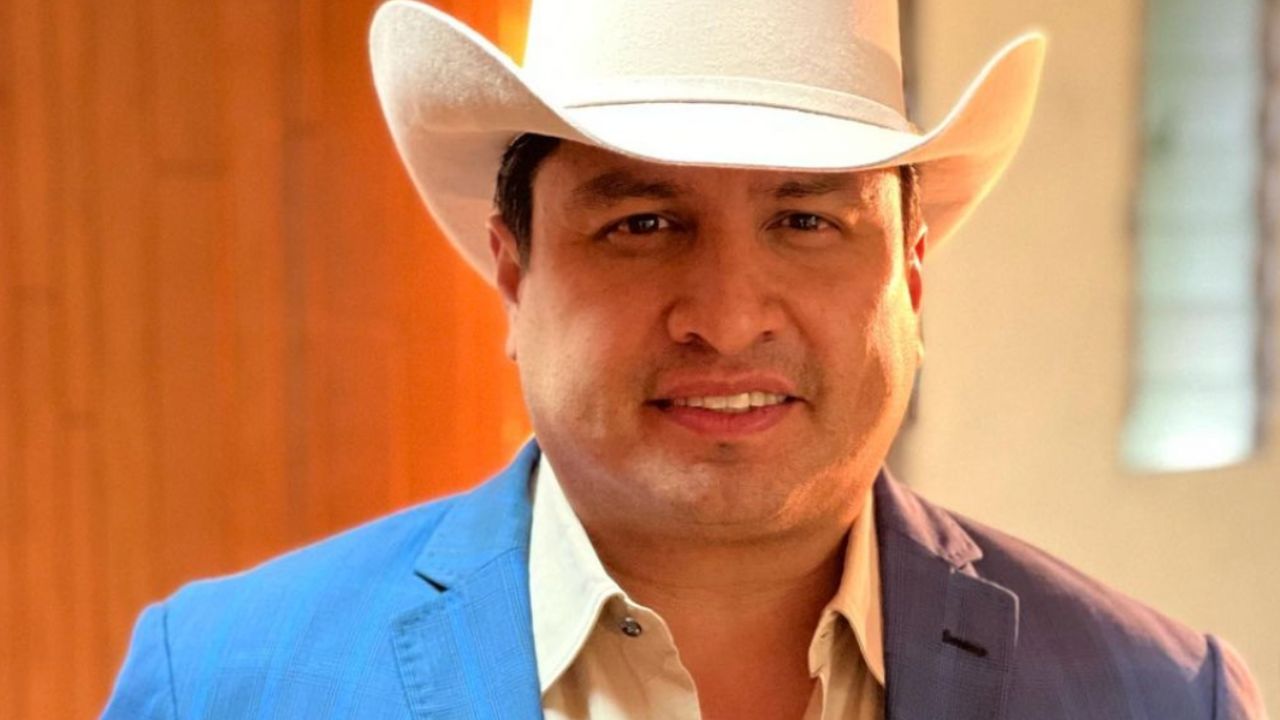 Agreden a Julión Álvarez durante concierto en palenque de Puebla