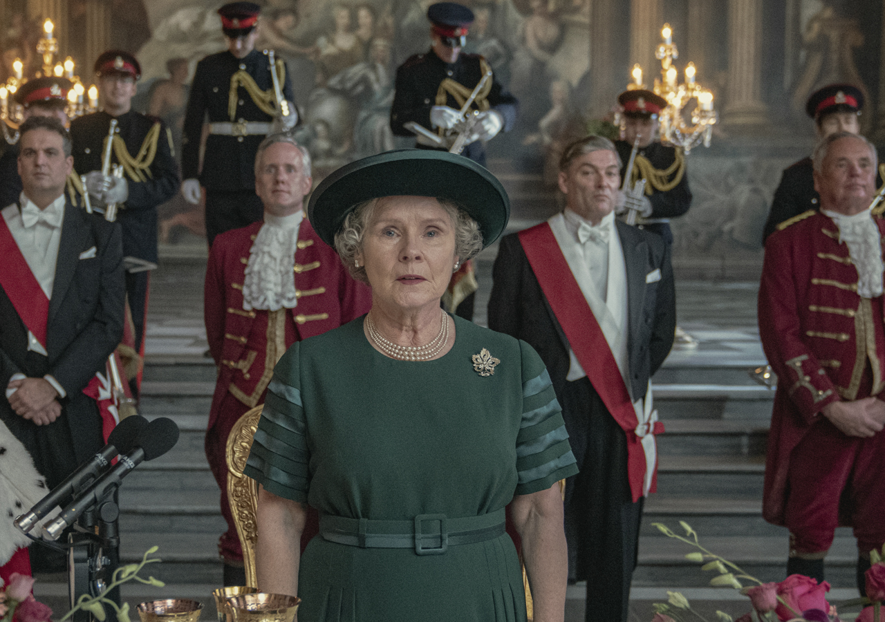 Tras protesta de Judi Dench, Netflix agrega advertencia a <em>The Crown</em>