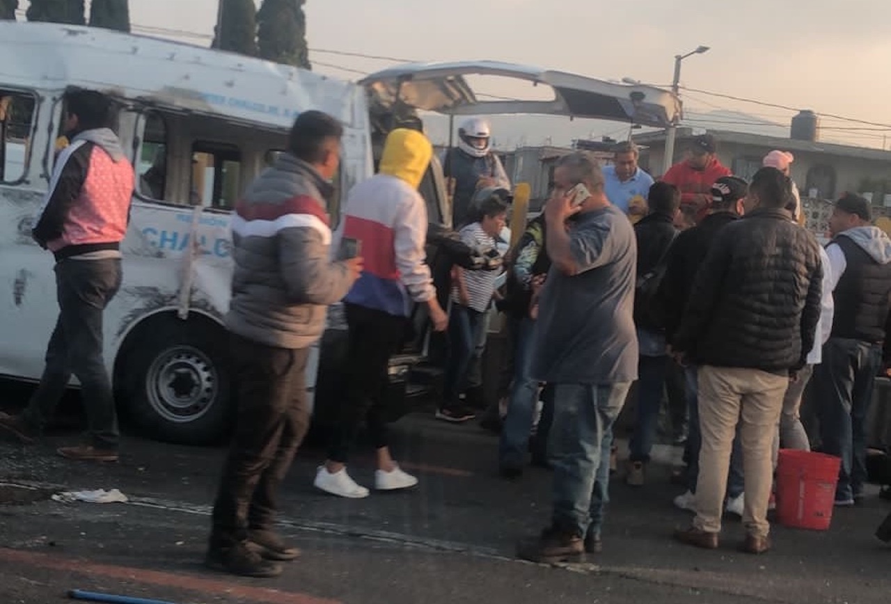 Volcadura de combi deja varios heridos en la México-Puebla, en Valle de Chalco
