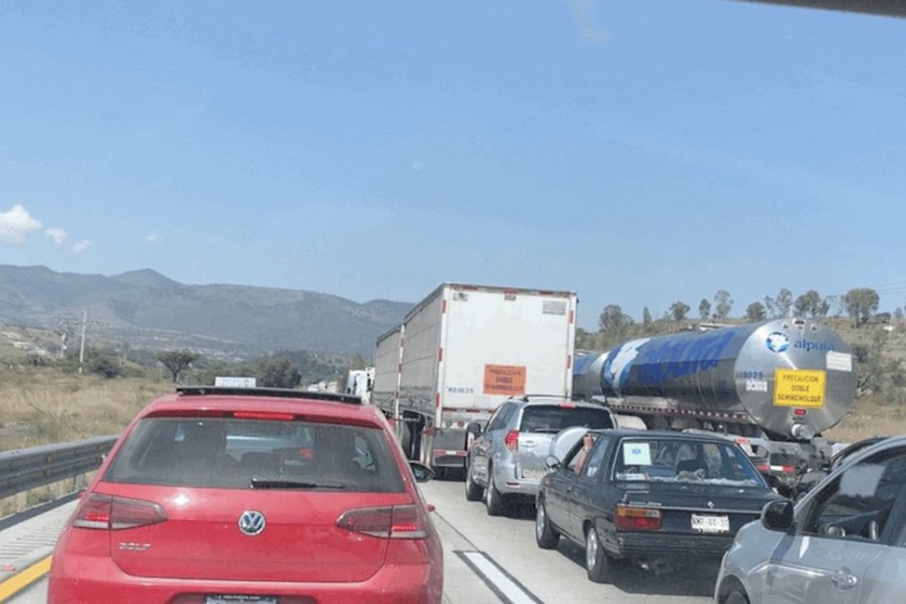 Accidente provoca el cierre parcial de la autopista México-Querétaro
