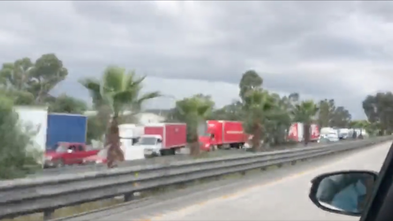 Accidente entre autos provoca el cierre de la México-Querétaro 