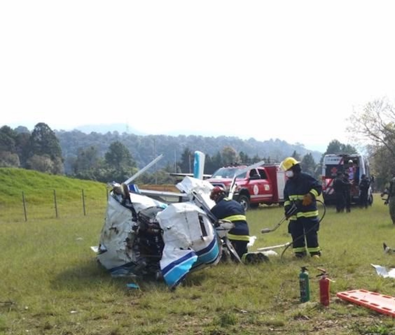 Avioneta se desploma en Valle de Bravo, Edomex; hay un muerto y tres heridos