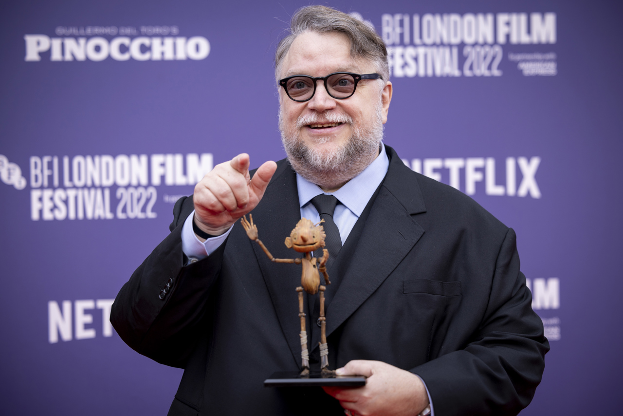 Guillermo del Toro estrena <em>Pinocho</em> en Londres y recuerda a su mamá
