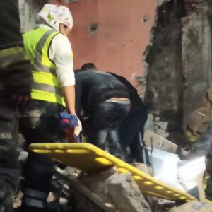 Derrumbe deja una persona herida y 40 evacuadas en el Centro Histórico de CDMX