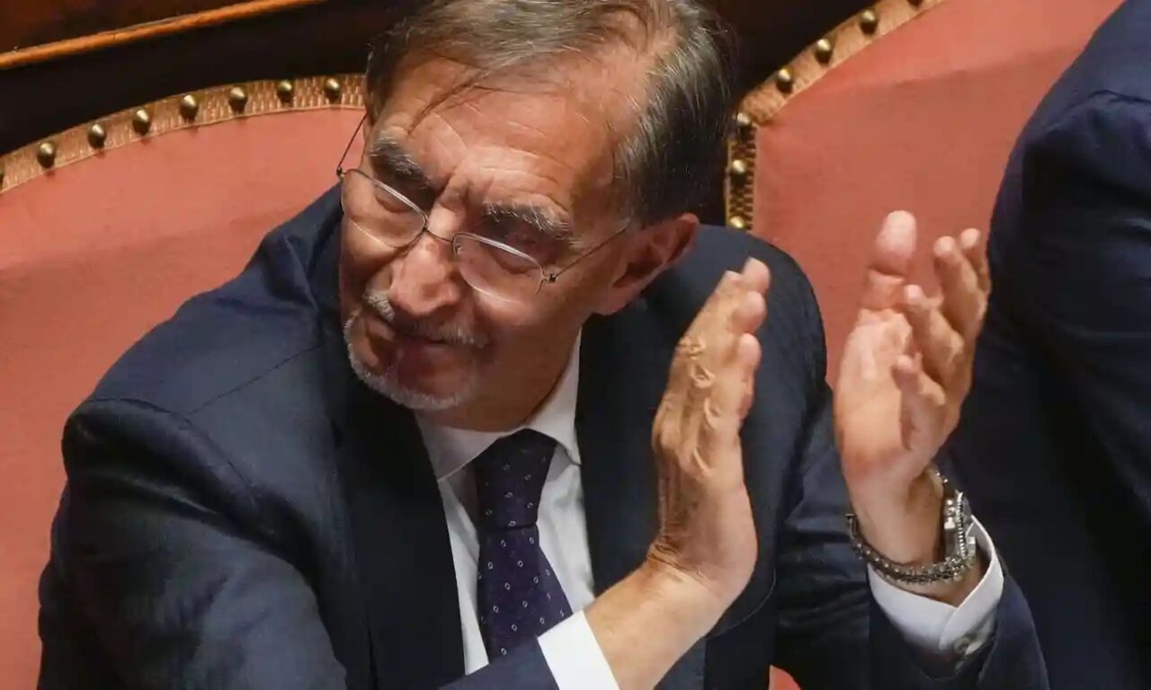 Un político del partido Hermanos de Italia que colecciona reliquias fascistas es elegido presidente del Senado