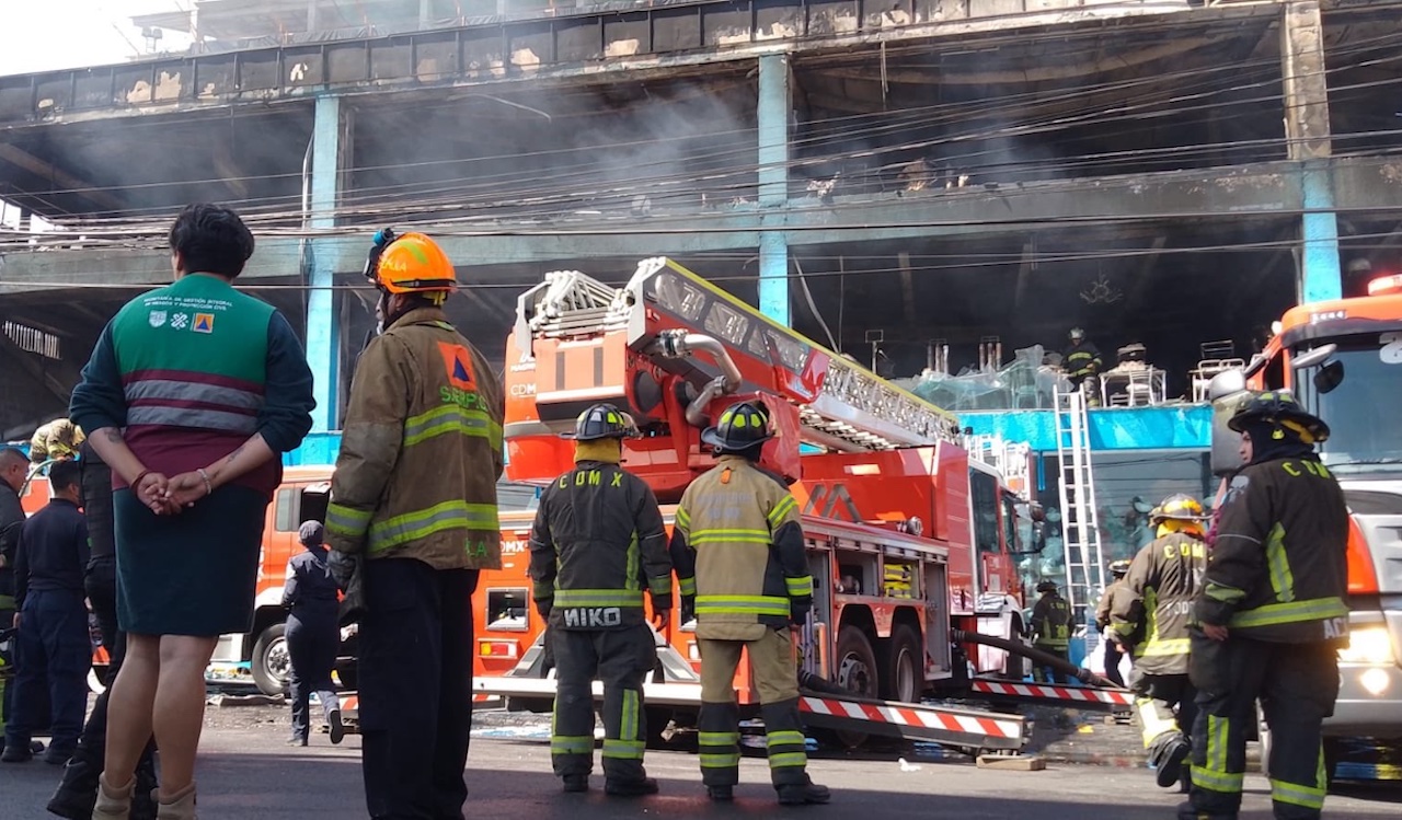 Una tienda se incendia sobre la avenida San Jerónimo de CDMX