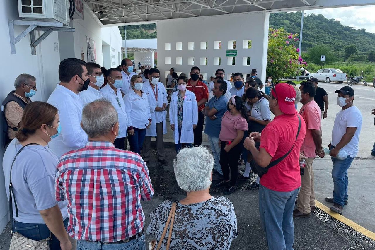 Ahora en Veracruz: 36 alumnos son hospitalizados por posible intoxicación
