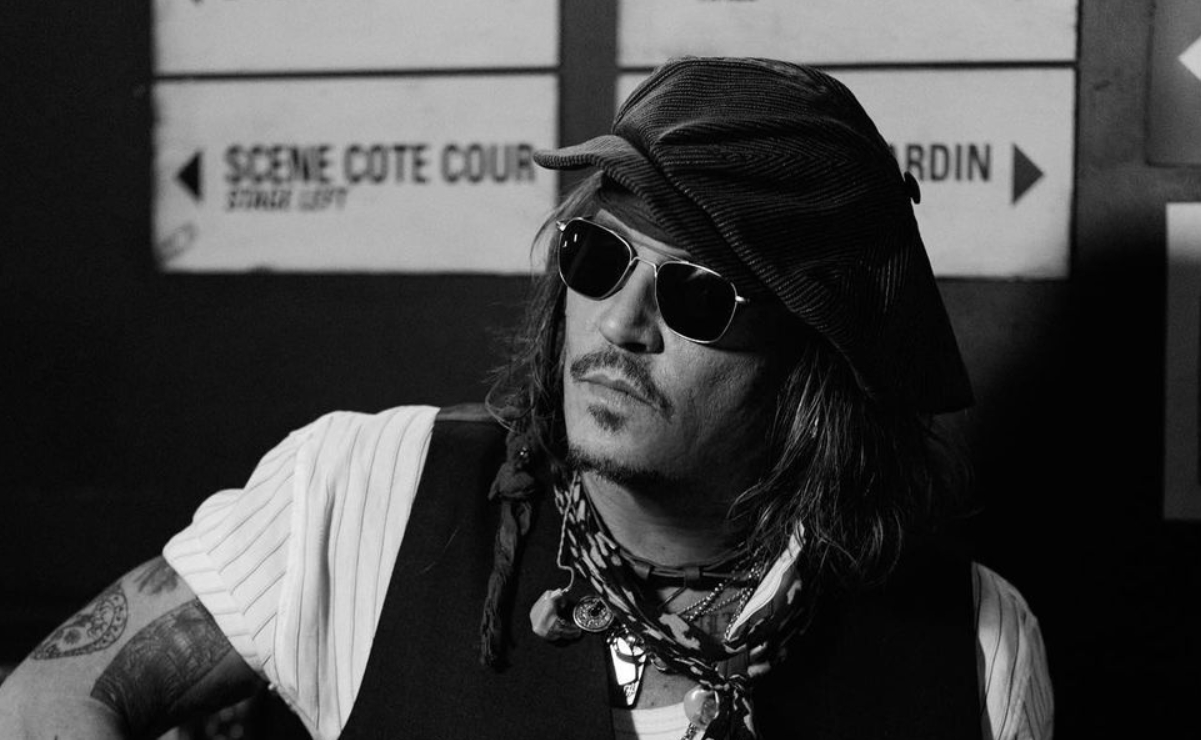 Johnny Depp inicia gira e invita a sus abogados en primera fila