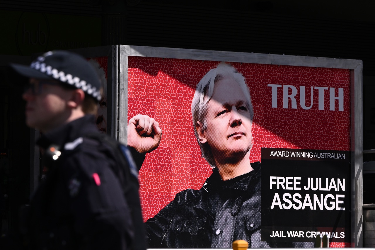 Julian Assange da positivo a Covid-19 y es aislado en la prisión de Belmarsh