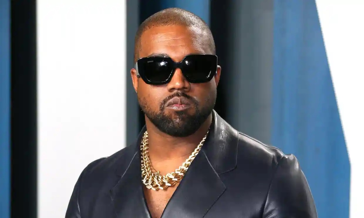 Kanye West afirma que perdió 2 mil mdd en un día en medio de la reacción negativa a sus comentarios antisemitas