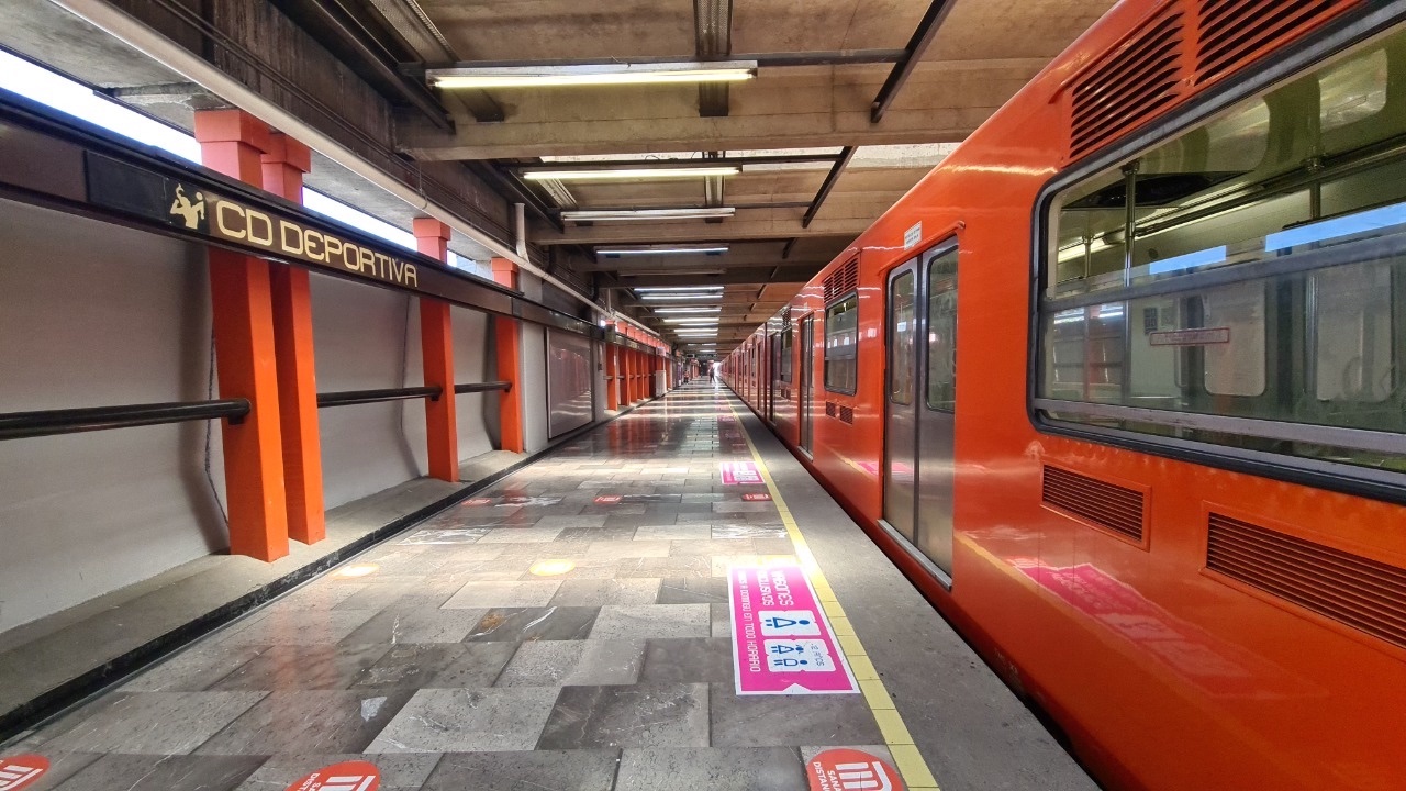 La Línea 9 del Metro registra aglomeraciones tras revisión de tren