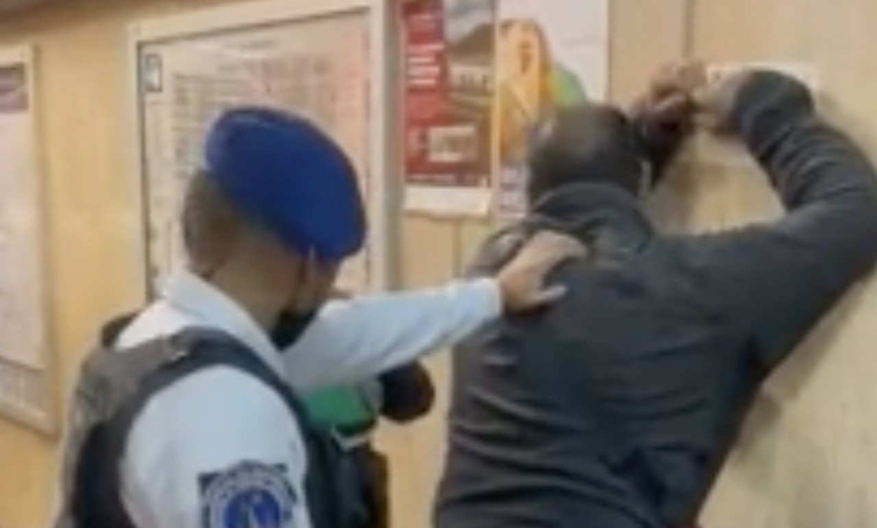 Hombre lesiona con un cuchillo a tres personas en el Metro de la CDMX