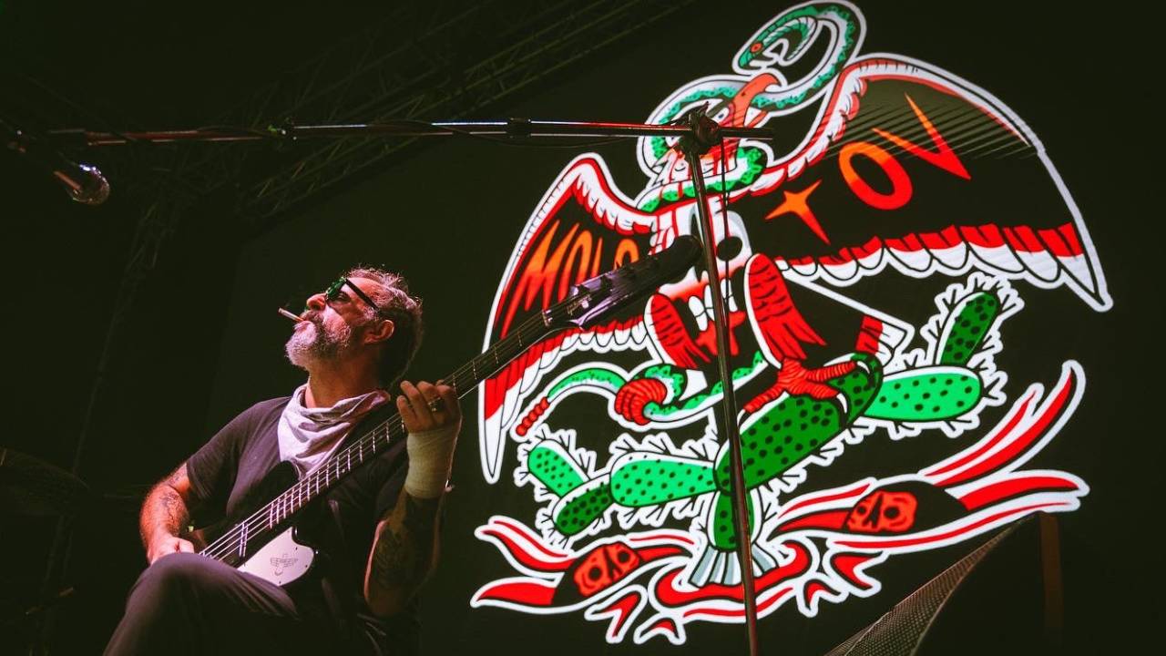 Molotov golpea a banda chilena Los Miserables en pleno concierto