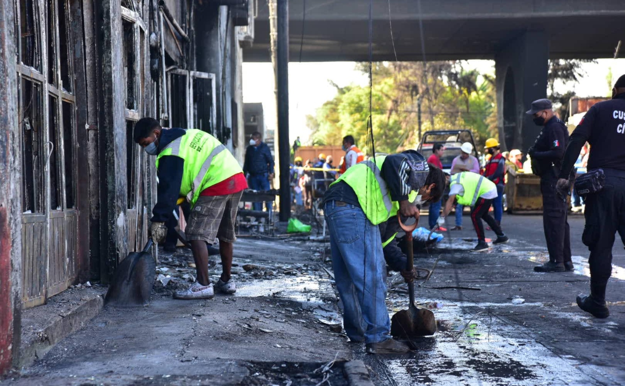 Explosión por choque de pipa deja 15 casas en pérdida total en Aguascalientes