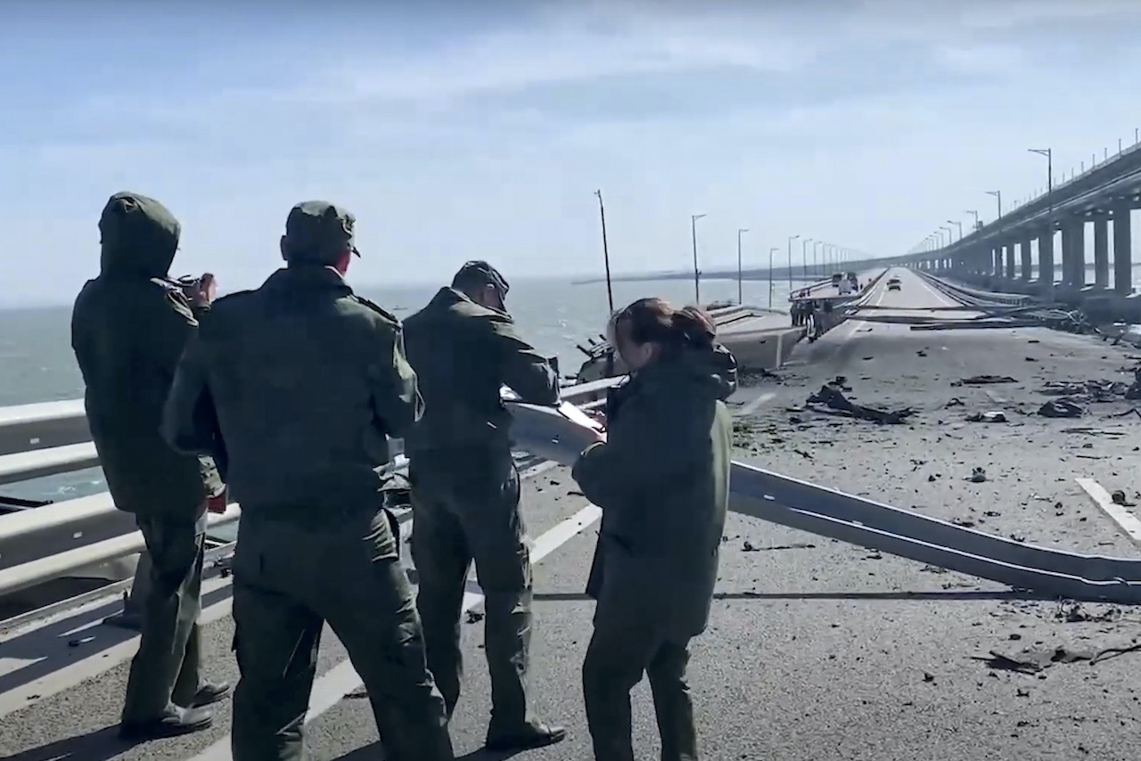 Explosión en puente que une a Crimea con Rusia deja al menos 3 muertos