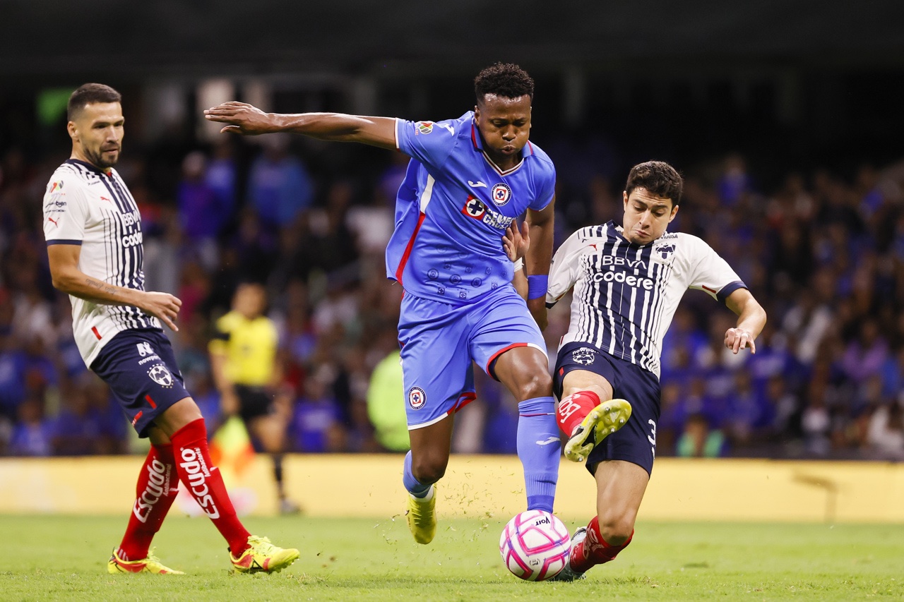 Monterrey se va sin goles de la casa de Cruz Azul, pero sigue con ventaja