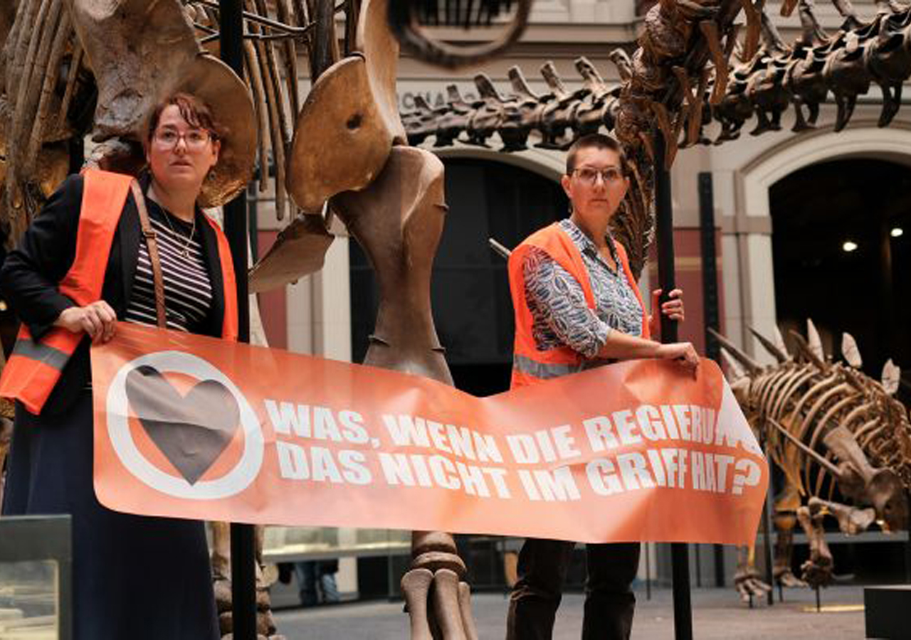 Activistas atacan en dos museos de Berlín