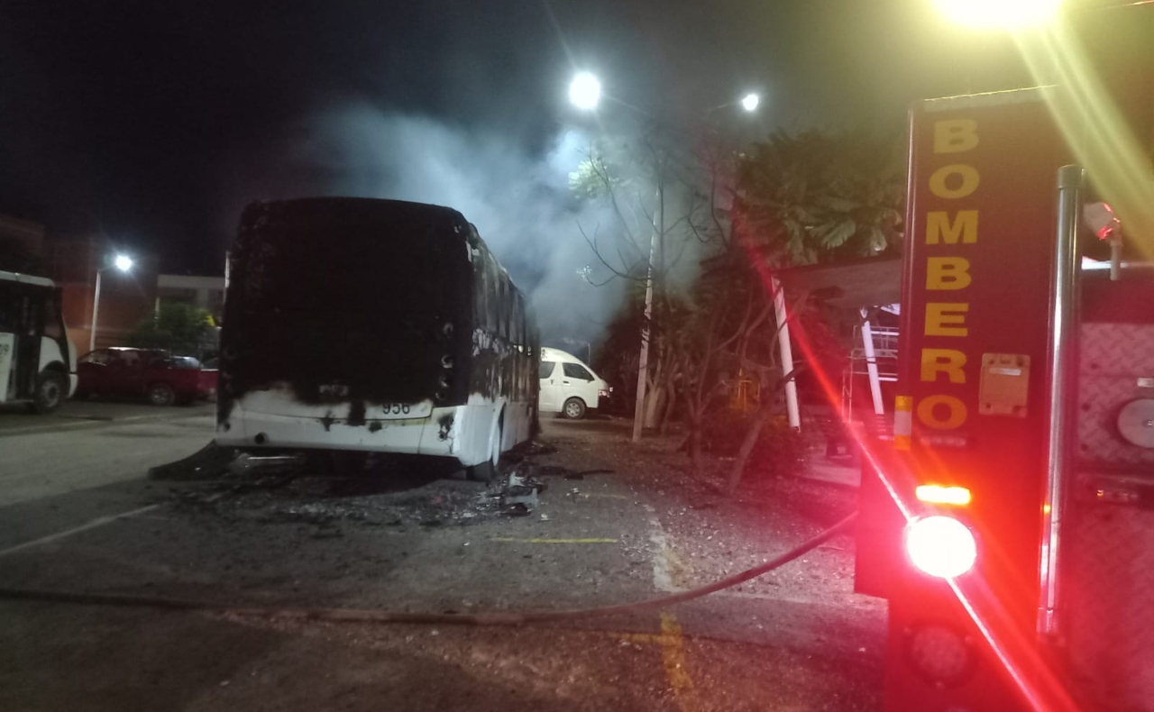 Bloqueos y quema de vehículos se registran en Guanajuato tras detención de ‘El Rudy’