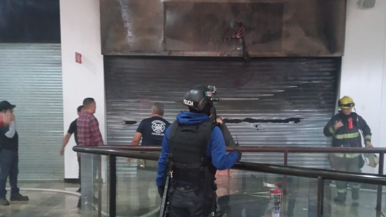Incendio en Culiacán: Bomberos controlan fuego en la Plaza Fórum