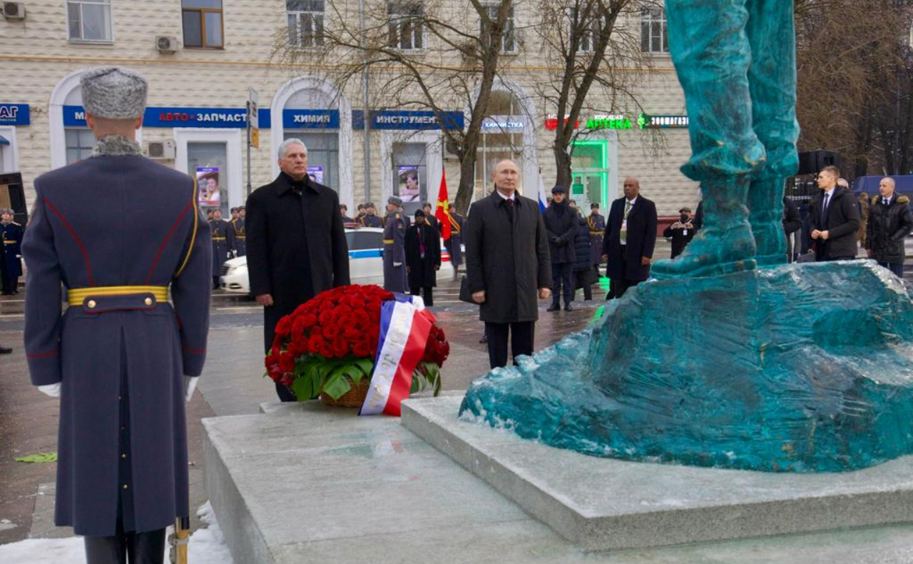 Putin y Díaz-Canel inauguran una estatua de Fidel Castro en Moscú, Rusia