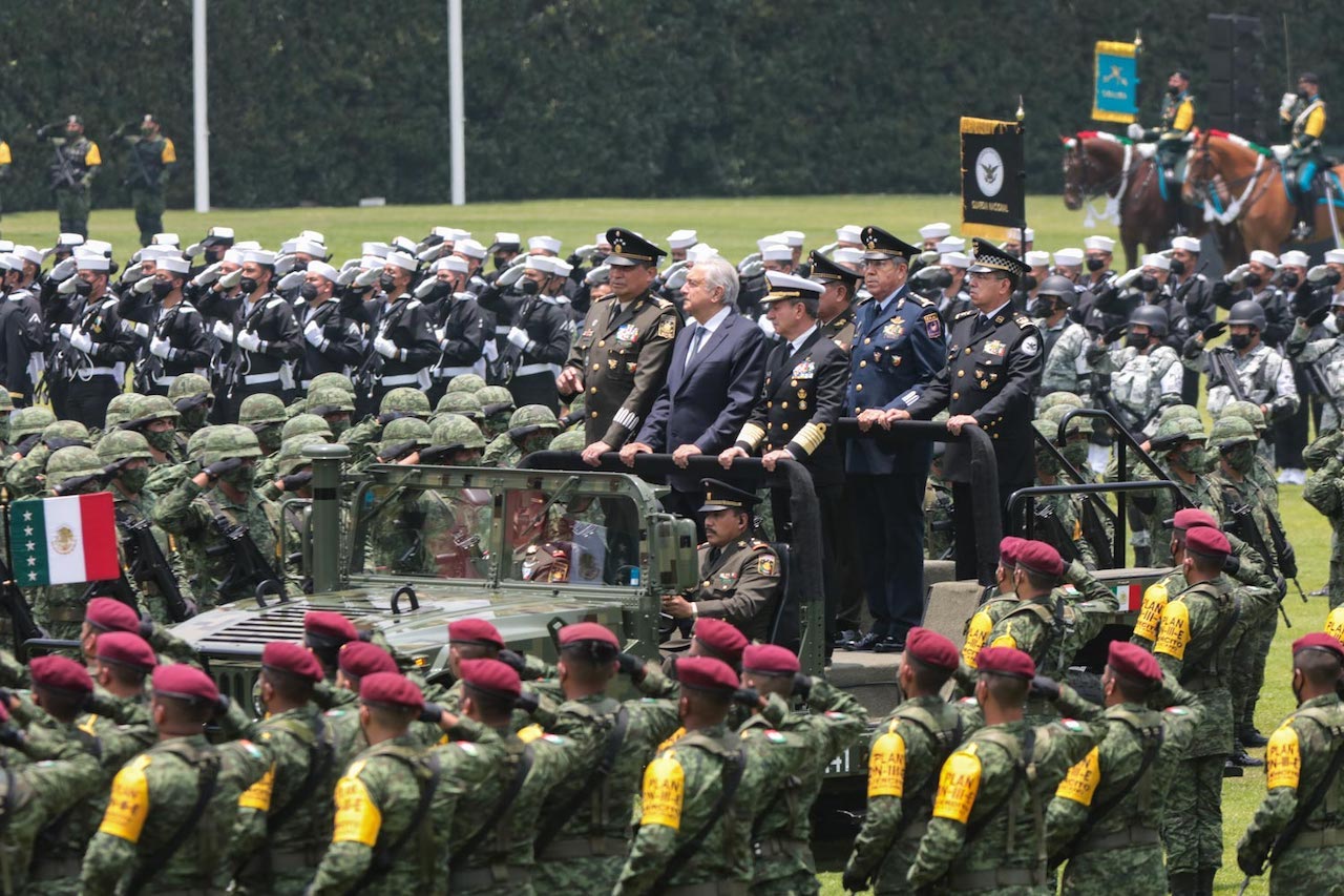 AMLO asegura que el ‘Ejército está actuando muy bien’ en el caso Ayotzinapa