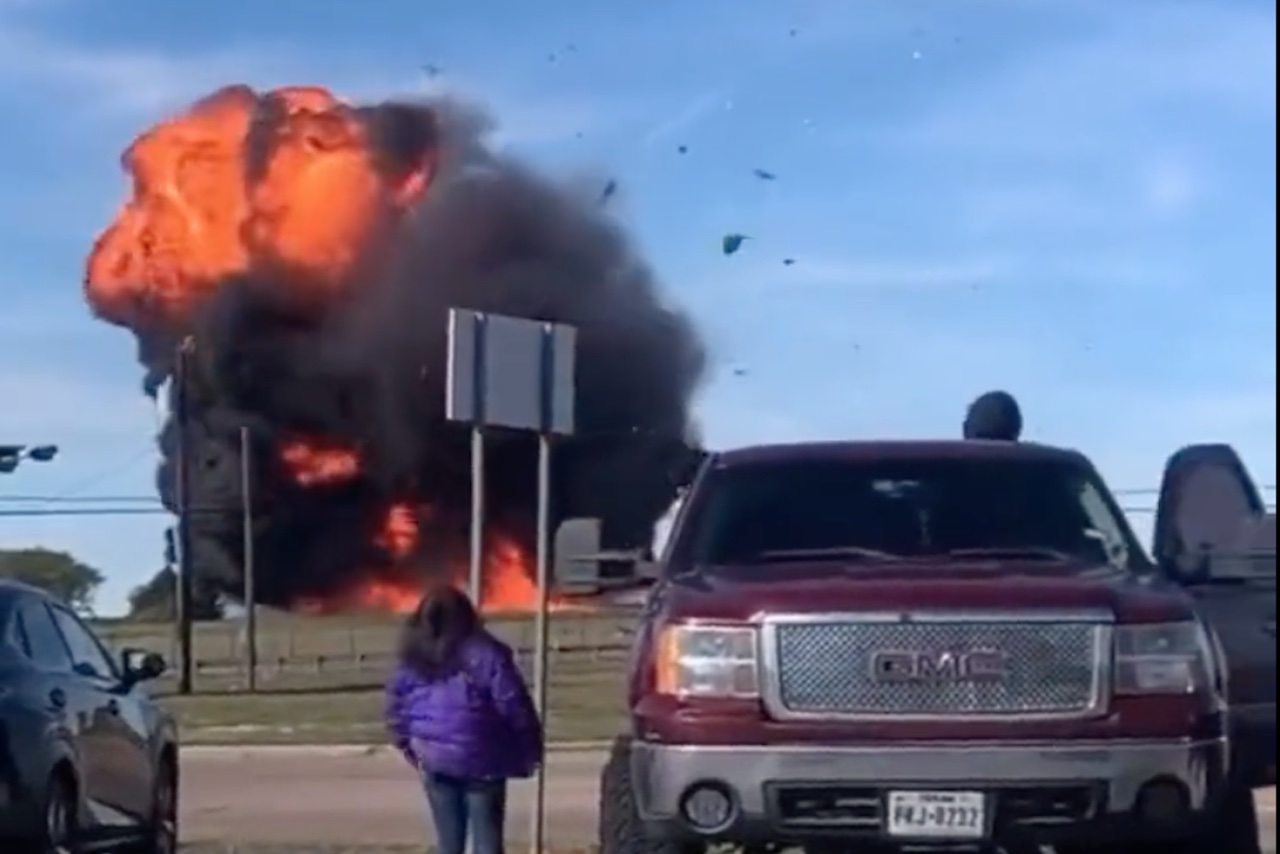 Dos aviones choque durante espectáculo aéreo en Dallas, Texas