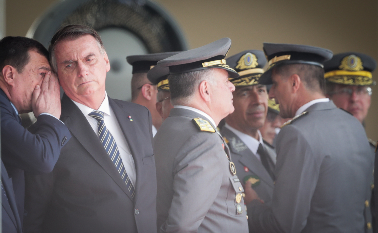 Bolsonaro reaparece en un acto público militar tras perder las elecciones en Brasil